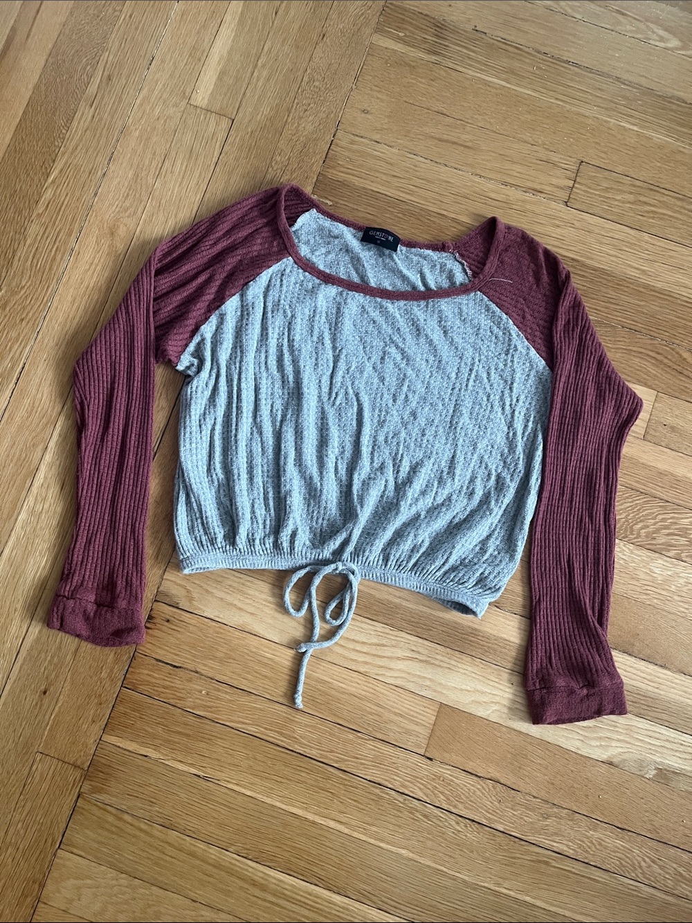 Cropped Raglan Long-Sleeve Top in Gray and Mauve